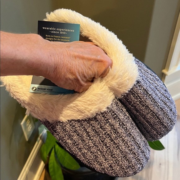 Memory Foam Comfy Cushy Isotoner Womens Navy Machine Washable Slippers Medium - Picture 4 of 15